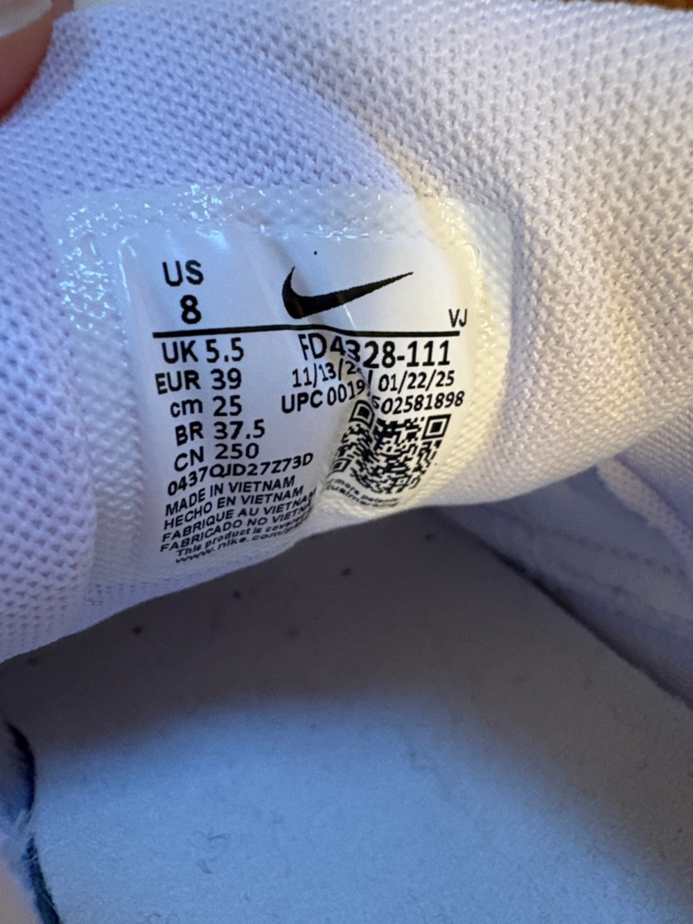 NWT! Nike Air Max 90 LV8 Sneakers - Picture 8 of 10